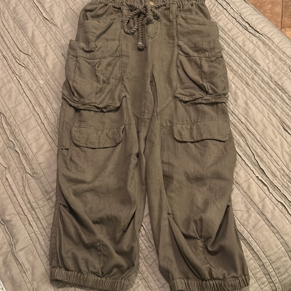 Sold out! Free People Rock and Crop It Linen Cargo Pants - Picture 3 of 16